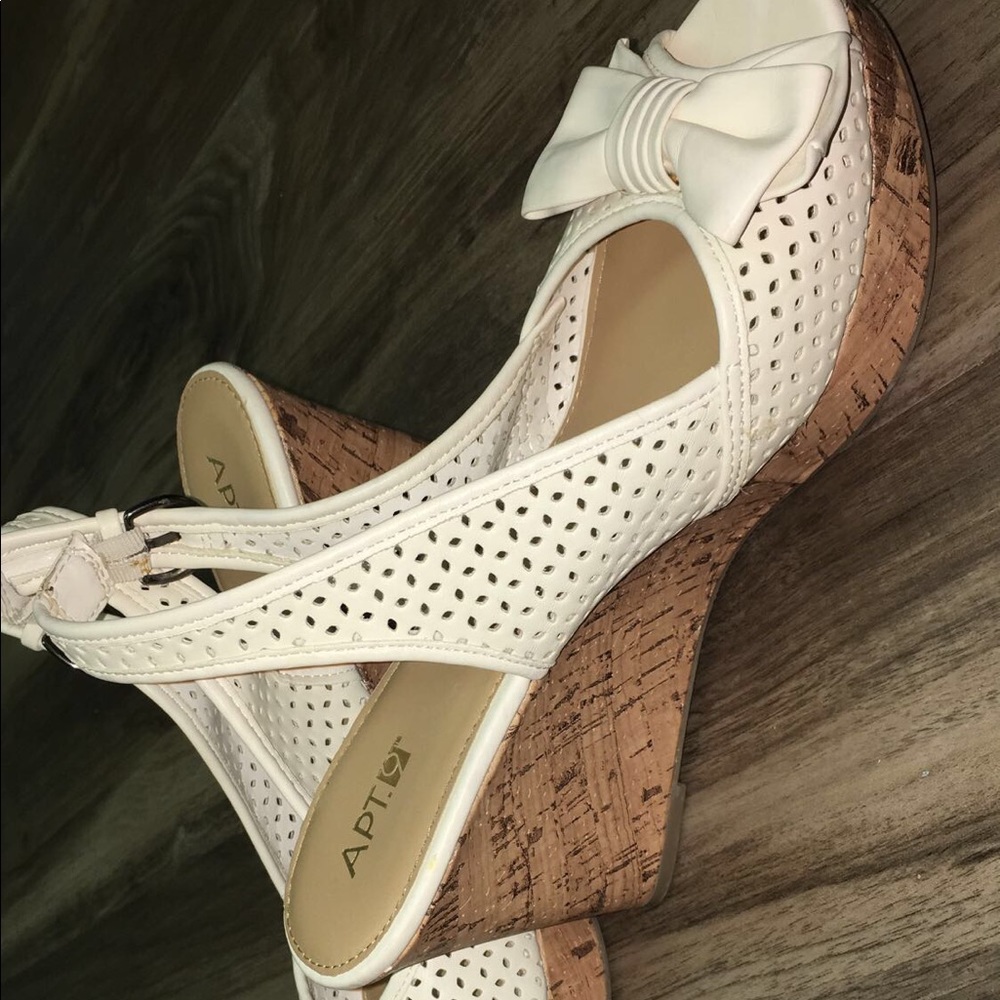 Apt 9 cream wedges with bows size 8.5-9